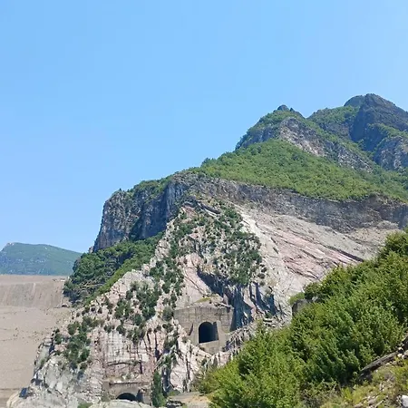 Bujtina Dalmacia 2 *