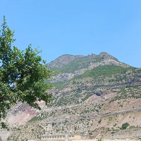Bujtina Dalmacia 2 ゲストハウス Shkodër