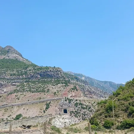 Bujtina Dalmacia 2 ゲストハウス Shkodër